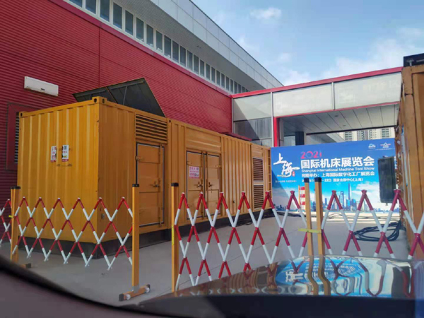 达日发电车出租-发电机无电压或电压太低怎么办？