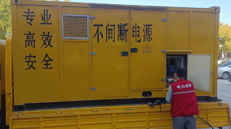 达日柴油发电机组和UPS电源配合使用时，如何避免切换过程中的电力中断？
